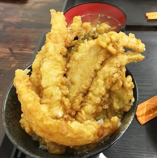『かぶり食堂』天丼(大)850円 ミニ沖縄そば(無料)付き